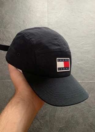 Tommy Hilfiger Black Navy Blue College Cap Size 50, merk: Tommy Hilfiger, staat: Heel goed, maat: Universele maat, € 20,00, € 21,70 inclusief Kopersbescherming