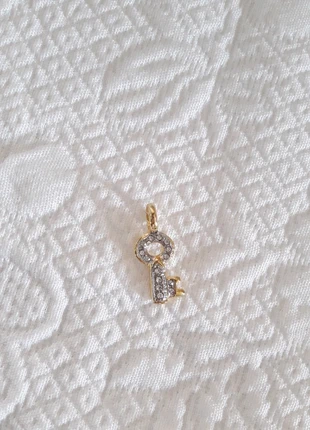 Pendentif clé doré avec strass, brand: DPR, condizioni: Nuovo senza cartellino, €5.00, €5.95 include la Protezione acquisti