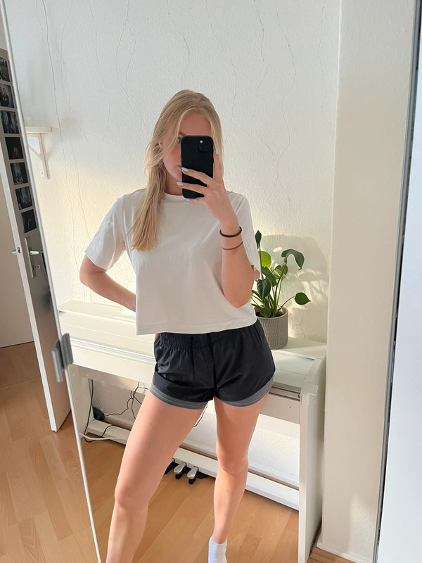 Dunkelgraue Laufshorts 1