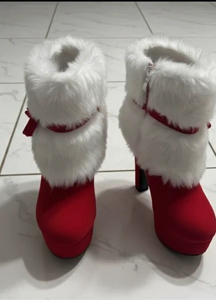 Bottines de Noël Rouges et Blanches à Talons, état: Très bon état, taille: 38, 67,00 €, 71,05 € Protection acheteurs incluse