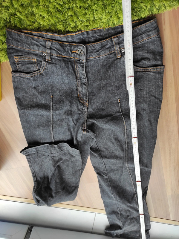 Schwarze Jeans mit mittlerer Naht 1