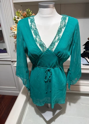 Blusa verde esmeralda con encaje y lentejuelas · N.W.D · Talla M, marca: new women design, estado: Muy bueno, tamaño: M / 38 / 10, 5,00 €, 5,25 € Protección al comprador incluida