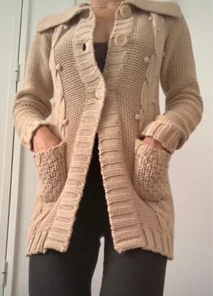 Casaco bege de malha com botões do ElCorteIngles, merk: El Corte Inglés, staat: Heel goed, maat: 14 jaar / 164 cm, € 8,50, € 9,63 inclusief Kopersbescherming