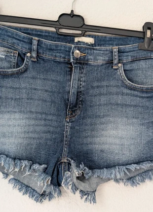 Pantalón vaquero corto, marca: H&M, estado: Muy bueno, tamaño: XL / 42 / 14, 12,00 €, 13,30 € Protección al comprador incluida