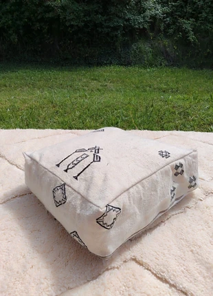 Pouf berbère en laine style bohème, marque: Fabrication Artisanale, état: Très bon état, taille: 60 x 60 cm, 109,00 €, 115,15 € Protection acheteurs (Pro) incluse