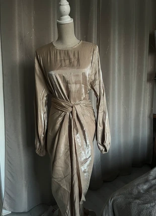 Robe avec jupe beige, staat: Nieuw zonder prijskaartje, maat: S / 36 / 8, € 7,00, € 8,05 inclusief Kopersbescherming
