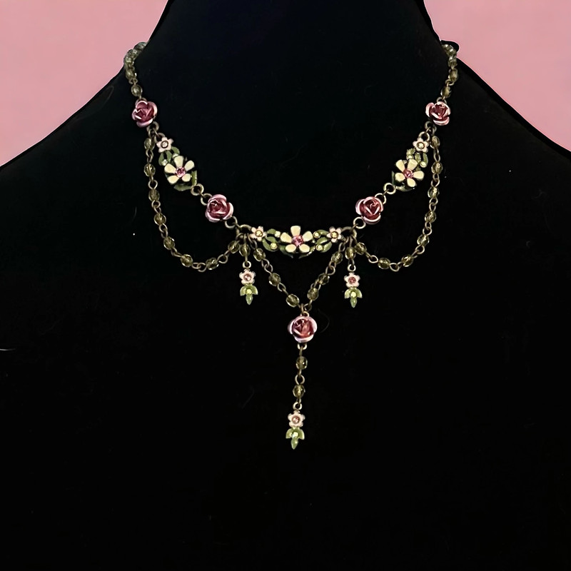 Vintage Avon NR scalloped Victorian flower necklace 1