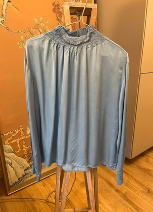 Haut bleu pâle en soie/viscose à col montant, brand: Intuition, condition: New without tags, size: S / 36 / 8, €30.00, €32.20 includes Buyer Protection