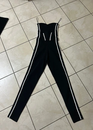 Tuta intera aderente, brand: Bershka, condizioni: Nuovo senza cartellino, taglia: M / IT 42 / EU 38, €10.00, €11.20 include la Protezione acquisti