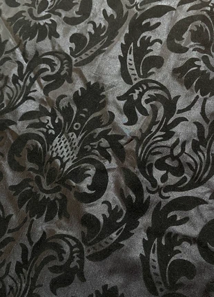 Zwart verduisterend glimmend met fluweelachtig Barok design, marque: Verduisterend, état: Neuf sans étiquette, taille: 150 cm - 199 cm, 9,50 €, 10,68 € Protection acheteurs incluse