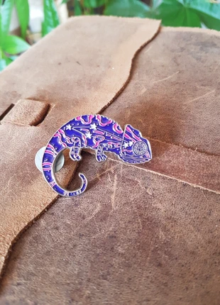 Pin's caméléon spatial étoilé violet et rose, marca: Spatial, estado: Novo sem etiquetas, €5.00, €5.95 inclui Proteção do Comprador
