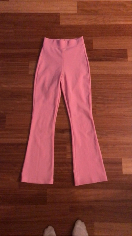 Pantaloni rosa a zampa 1