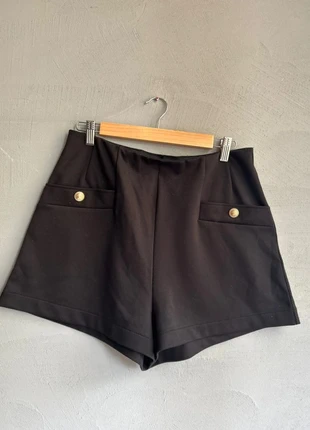 🖤 Joli short noir chic à boutons dorés – Taille M, marque: H&M, état: Très bon état, taille: M / 38 / 10, 9,00 €, 10,15 € Protection acheteurs incluse