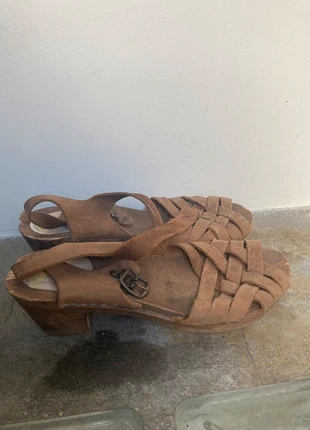 brown leather clogs with buckle, merk: Swedish Stockings, staat: Veelgebruikt, maat: 39.5, € 13,00, € 14,35 inclusief Kopersbescherming
