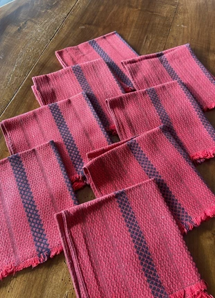 Lot de 8 serviettes de table tissées rouge et noir à franges 43 x 43 cm, staat: Heel goed, € 12,00, € 13,30 inclusief Kopersbescherming