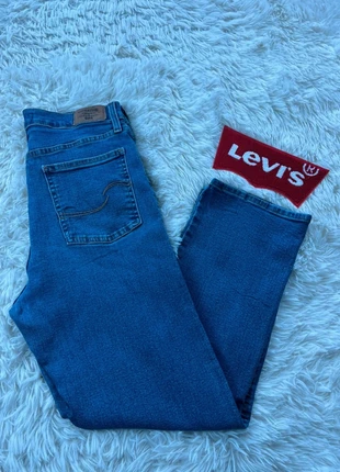 Jean Lévi’s High Rise Straight W26 FR36. L1201, merk: Levi's, staat: Goed, maat: S / 36 / 8, € 14,90, € 16,35 inclusief Kopersbescherming Pro