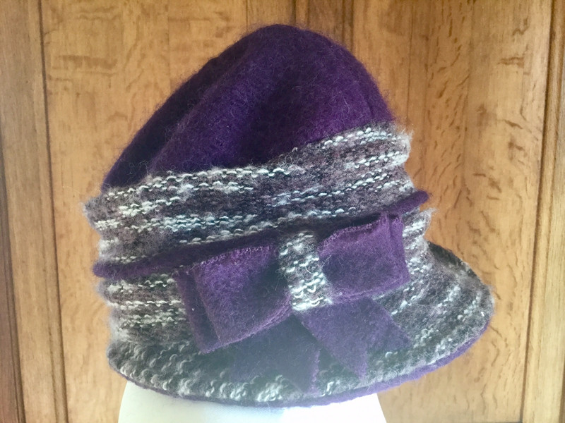 Chapeau laine violet et chamarré. T56. Neuf🎁 1