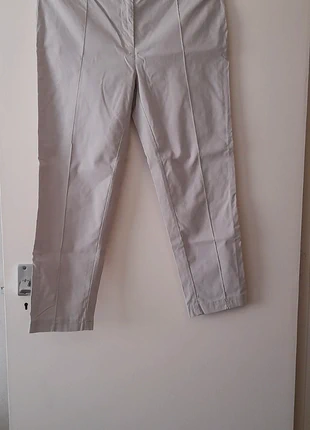 Te koop beige broek met elastische boird, merk: Share, staat: Heel goed, maat: XXL / 44 / 16, € 3,50, € 4,38 inclusief Kopersbescherming