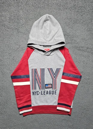 Sweat à capuche enfant gris et rouge Tissaia 5 ans, merk: Tissaia, staat: Heel goed, maat: 5 jaar / 110 cm, € 3,00, € 3,85 inclusief Kopersbescherming