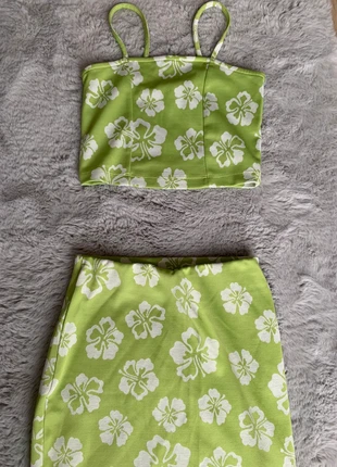 ensemble top et jupe vert à fleur, marque: Kiabi, état: Neuf sans étiquette, taille: XS / 34 / 6, 1,00 €, 1,75 € Protection acheteurs incluse