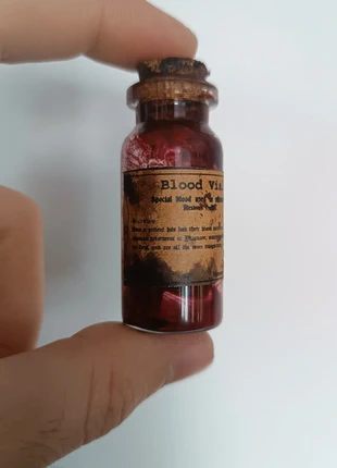 Bloodborne blood vial, merk: Hecho a Mano, staat: Nieuw zonder prijskaartje, € 6,00, € 7,00 inclusief Kopersbescherming