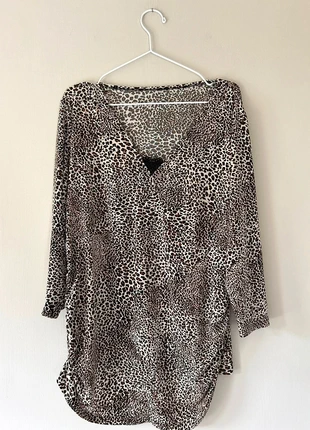 Panterprint shirt driekwart mouw / panther leopard print shirt with three quarter sleeves, staat: Heel goed, maat: L / 40 / 12, € 5,99, € 6,99 inclusief Kopersbescherming