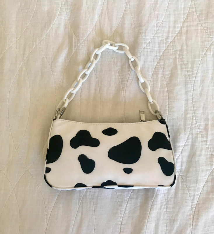 Vaca guarda bolsas , Cow to store bags 