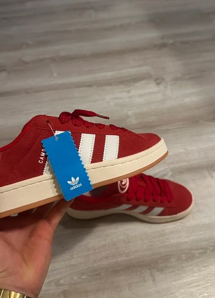Adidas Campus Red Sneakers – Classic Streetwear Style, marque: adidas, état: Neuf avec étiquette, taille: 41, 65,95 €, 69,95 € Protection acheteurs incluse