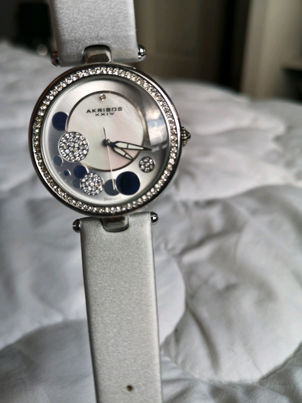 Montre Femme akribos xxiv Vinted