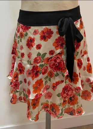 Bloemenrok met strik, zo goed als nieuw, estado: Novo sem etiquetas, tamanho: L / 40 / 12, €8.00, €9.10 inclui Proteção do Comprador