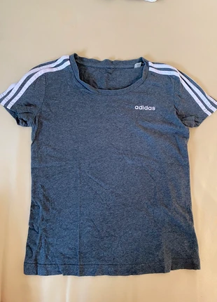 Adidas T-shirt, marque: adidas, état: Bon état, taille: S / 36 / 8, 5,00 €, 5,95 € Protection acheteurs incluse