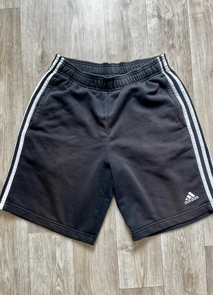 Short Adidas noir et blanc logo floqué devant taille S, marque: adidas, état: Bon état, taille: S, 5,00 €, 5,95 € Protection acheteurs incluse