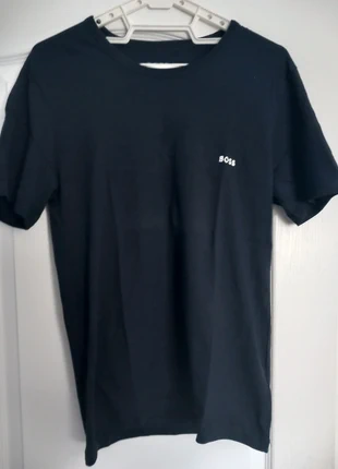 T-shirt Unis Hugo boss, marque: Boss, état: Très bon état, taille: M, 15,00 €, 16,45 € Protection acheteurs incluse