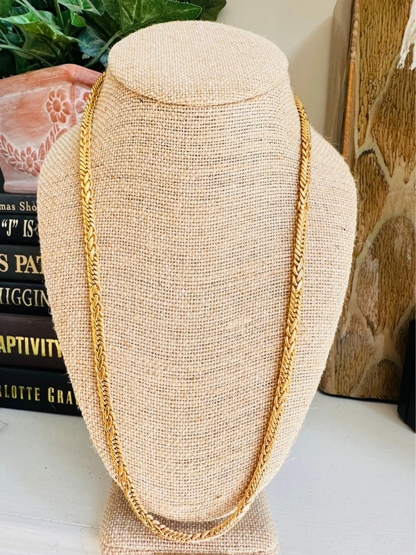 Stunning gold necklace 1