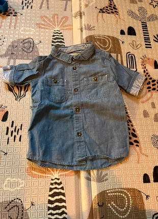 Chemise manches courtes, merk: H&M, staat: Heel goed, maat: 9-12 maanden / 74 cm, € 1,00, € 1,75 inclusief Kopersbescherming