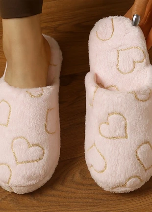 🩷 Pantoufles femme douces en peluche avec imprimé cœur - Taille 37 - Neuf, condition: New with tags, size: 37, €10.00, €11.20 includes Buyer Protection