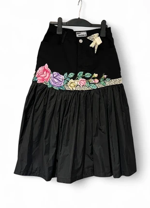 Vintage Italian Black Midi Skirt with Floral Embroidery & Bow Detail, brand: Vintage Dressing, condition: Very good, size: S / UK 8-10, £15.99, £17.49 includes Buyer Protection