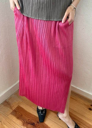 Issey Miyake Pleats Please maxi skirt, merk: Pleats Please Issey Miyake, staat: Heel goed, maat: L / 40 / 12, € 190,00, € 200,20 inclusief Kopersbescherming