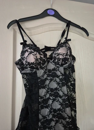 petit haut en dentelle, marque: Hunkemöller, état: Neuf sans étiquette, 5,00 €, 5,95 € Protection acheteurs incluse