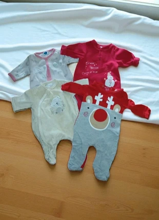 Lots pyjamas 1 mois, marke: diverse, zustand: Gut, größe: 1-3 Monate / 56, 10,00 €, 11,20 € beinhaltet Vinted-Käuferschutz Pro