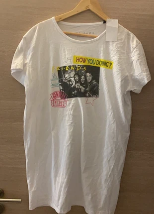 T-shirt long nuit , marque: F.R.I.E.N.D.S, état: Neuf avec étiquette, taille: L / 40 / 12, 5,00 €, 5,95 € Protection acheteurs incluse