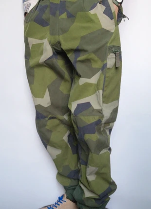 Pantalon camouflage cargo Swedish trousers pantaloni esercito pantalones ejercito leger broek, état: Très bon état, taille: L, 80,00 €, 84,70 € Protection acheteurs incluse