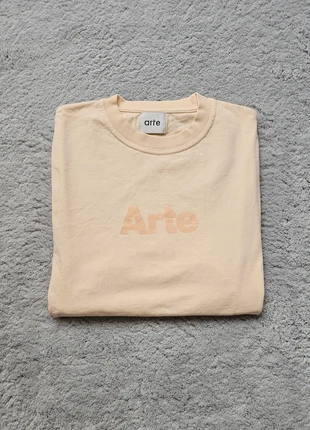 T-shirt arte beige avec gros logo,  taille S homme, 100% coton de super qualité, très bon état, brand: Arte, condizioni: Ottime, taglia: S, €39.00, €41.65 include la Protezione acquisti