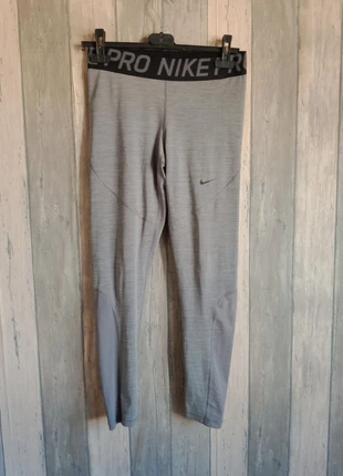 Legging de sport Nike Pro taille L couleur gris et noir, brand: Nike, condizioni: Ottime, taglia: L / IT 44 / EU 40, €14.00, €15.40 include la Protezione acquisti Pro