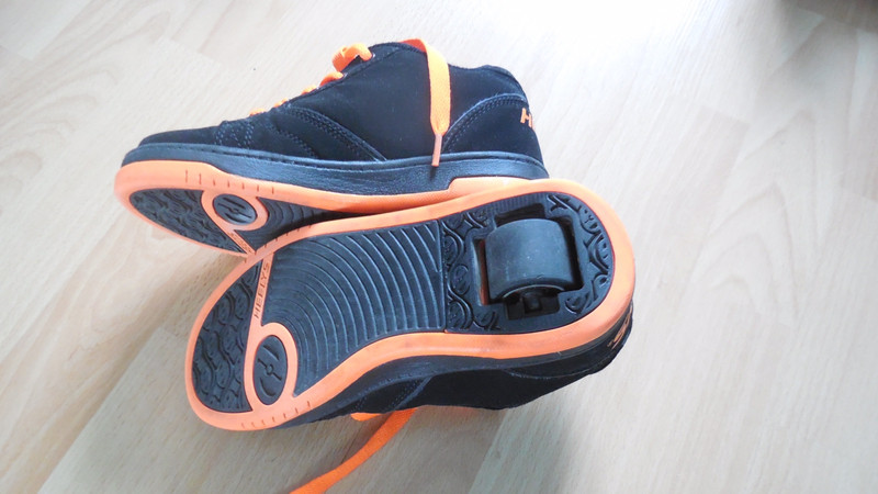 Chaussures roulantes hellys 33 Vinted