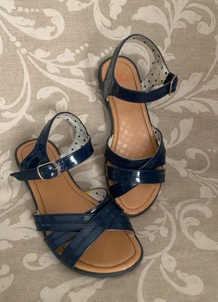 Sandales bleues marine vernies naf naf 31, marque: Naf Naf, état: Très bon état, taille: 31, 10,00 €, 11,20 € Protection acheteurs incluse