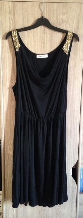 robe basique noir avec strass 1