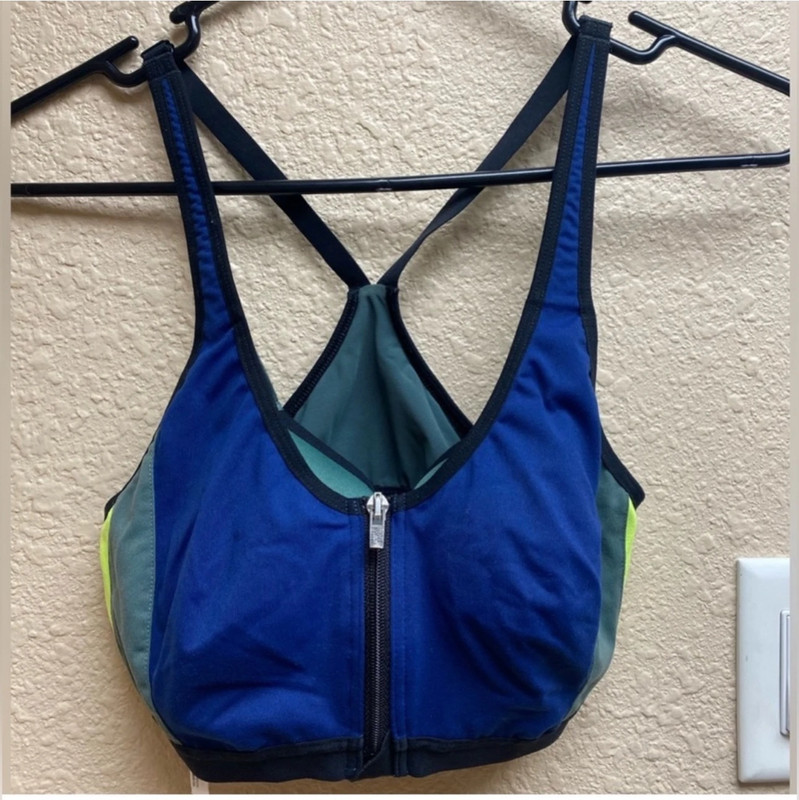 Victoria secret sport size 34C sports bra 2