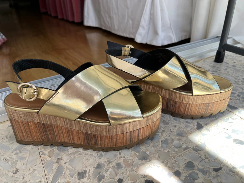 Sandalias plataforma doradas de Zara, - Vinted