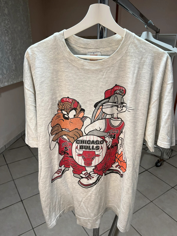 Tops  Vintage Chicago Bears Looney Tunes Bugs Bunny Taz Chicago